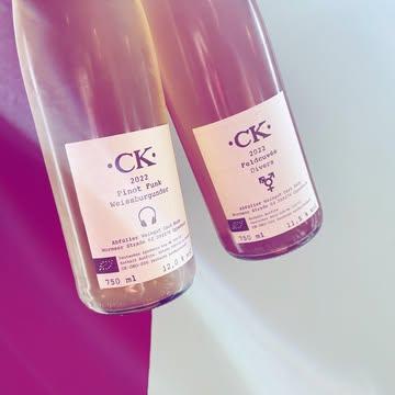 NEW WINES!!

Pinot Funk & Feldcuvée by @weingut.ck 
Let’s do funky with our new wines and the concert of @namid_and_sondervan tonight!!

Because It’s FULL MURU time again…

#naturalwines#murukutum#bar#antwerp#toutbu#carlkoch#whitewine#rose#pinotfunk#feldcuvee#fullmurusessions#live#concert#music#streetfood#namid#localartists