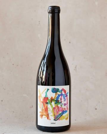 🍷 Tout Bu – Antwerp, Belgium

From the sandy cellars of southern Hungary to the steep slopes of the Mosel, passing through wild vineyards in Roussillon – @toutbu.be brings you a bold and beautiful selection of natural wines from across Europe.

Each bottle is a story. Of soil, hands, and time. Of winemakers who do things their way. Expect energy, texture, tension and freedom in every glass.

⸻

🧭 What they’re pouring at Naturale:

🇭🇺 Sziegl Pince (Hajós-Baja, Hungary)
One of Hungary’s most exciting young producers.
• Jónàs – White blend (Olaszrizling, Rizling, Hárslevelű, Cserszegi). Lees, amphora, texture.
• Bábel – Rosé with 14 harvests. Wild fruit and zero sulphur.
• Au/79 – Golden blend of botrytised Szamorodni & orange wine. Raw and unforgettable.

🇫🇷 La Recerca / Zulu Wines (Côte Catalanes, France)
Jess & Laurent craft electric, expressive wines in the south of France.
• Duel – Muscat Alexandrie & Petit Grain. 15-day maceration.
• Voltor – Maccabeu & Muscat. Juicy and aromatic.
• Version – All grapes, all colours, one blend. Freeform joy.
• UP! – Short-macerated Carignan. Crisp and fun.

🇩🇪 Julien Renard (Mosel, Germany)
Steep slopes, serious minerality. Wines with presence and purity.
• Riesling 2022 – Bone dry, layered, salty, unforgettable.
• Weissburgunder 2022 – Smooth yet sharp, with herbs and chalk.

⸻

🗓 Find them at Naturale – June 8 – Antwerp
🎟 Tickets online. Limited spots. Come thirsty.

#naturale2025 #toutbu #naturalwine #vininaturali #winelovers #antwerp #belgiumwine #lowintervention #szieglpince #larecerca #zuluwines #julienrenard #winetasting #vinovero #nakedwine #winefair #discovernaturalwine