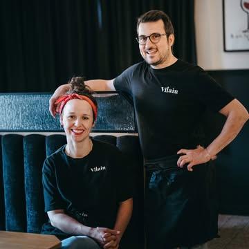 On a pas mal de désistements pour ce soir ! Comme le vent se lève et qu’on commence enfin à respirer un peu, c’est le moment de venir te requinquer avec un vrai bon burger 🍔🍟 www.vilainrestaurant.be ou lien en bio pour réserver 🫶🏻

📸 @antoinemelis