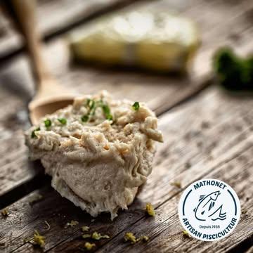 C'est bientôt la Saint Valentin et la Pisciculture Mathonet à ce qu'il vous faut pour passer un moment magiquement délicieux bien au chaud chez vous ! 💙

Pour commencer votre repas aux chandelles, quoi de mieux que quelques toasts avec notre mousse de truite fumée ?! 🤤💙