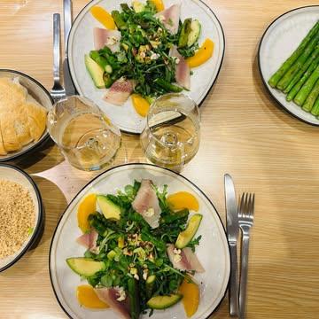 Après une dure journée de labeur, recevoir des compliments sur nos filets de #truites fumée fait toujours chaud au ❤️

Merci, Danke @isabelleheindrix 

La recette Oranges, citrons et vinaigrette au miel.

#produitslocaux