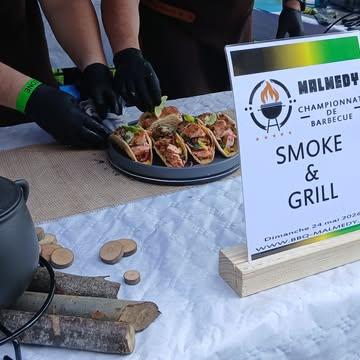 Surprise de taille!

De 7-800gr les participants @mamdy_grill , se sont retrouvés avec des Truites de 2,8kg... 

Les 15 groupes nous ont stupéfiés, encore et encore et on sut changer nos reines en un bouquet délicieux! 👍

Portrait choisit des présentations.
Malheureusement je n'ai pas retenus toutes les explications des préparations 😞

#Félicitationsauxgagnantstoutescatégoriesconfondues 
#Truite
#produitlocal🐟🐟🐟
#barbecue