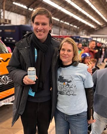 Yesterday, during Omloop Het Nieuwsblad, we released our newest beer: Soigneur, brewed for the soigneurs.
A non-alcoholic, hoppy blonde with Belgian-grown Cascade & Idaho 7 hops.

The artwork was created by acclaimed Belgian comic artist Marc Sleen.

Curious to taste it? Join us for the official release party on March 6th, or stop by the brewery this weekend.