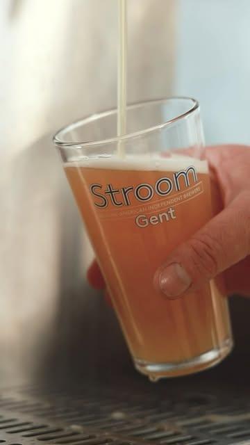 The secret is out. 🤫

Achter de schermen hebben Farrell van @stroombrouwers en ik aan een eigen bier gewerkt. Het resultaat? De ultieme zomer-doordrinker. Licht, superfris en gebrouwen voor lange avonden rond open vuur.

De officiële lancering (met blik en naam) is pas begin augustus. Maar we zijn te ongeduldig om zo lang te wachten.

DUS VANAVOND UNIEK PROEVERKE? 😉
Vanavond is het First Friday bij Stroombrouwers en gooien we eenmalig een mystery tap open. Geen blik, geen etiket, geen naam, enkel het bier op tap. Je enige kans om nu al te proeven, daarna gaat de tapkraan dicht tot augustus.

De oplage is super beperkt. Kom dus een pintje pakken en laat me weten wat je ervan vindt!🔥