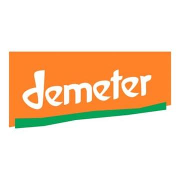De IJzerkotmolen is ook een Demeter gecertifieerde molen. We vermalen graan uit de biodynamische landbouw volgens de Demeter principes. Voor de oogst 2025 is biodynamische spelt van @de_blauwe_spie beschikbaar.
