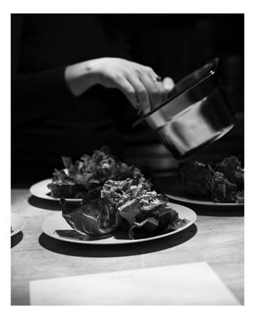 A show of hands and a touch of love.

#food #foodphotography #bnwphotography #restaurant #newmenu #strato #hands #fujixt3 #newlens #leuven