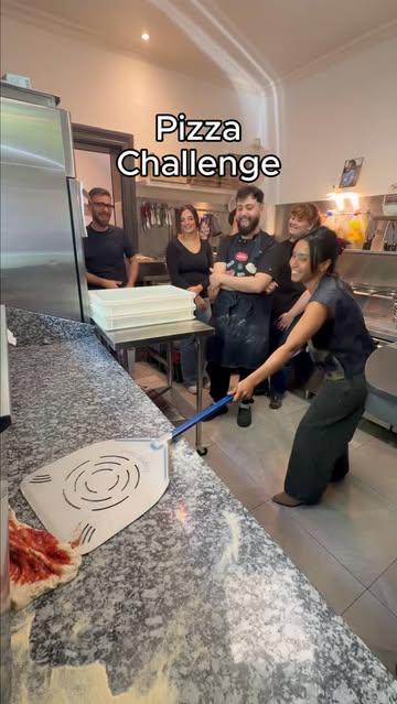 🍕 On s’est bien amusés sur celui-là 😄
petit défi : réussir à mettre la pâte sur la pelle sans la casser… et clairement il y a eu des moments de galère 😂

mais franchement, super moment en cuisine !

vous voulez qu’on fasse d’autres défis comme ça ? 😉😅🍕

#bruxellesfood #challengepizza #teamwork
