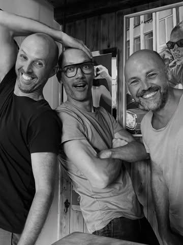 This saturday 23/8 @velours_bar in Halle! Apéro bites and small dishes served by Resto Henri. Start 15.00 non-stop until 21.00
First come first served! See you there …  team Henri /  team Velours