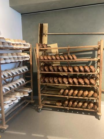 Job alert!
Starting in March, we are looking for a full-time baker. A minimum of 1 year of professional experience in a sourdough bakery is required.
You love early mornings, enjoy physical work, and are curious about baking processes.
You will be working with sustainable and organic ingredients.

Interested? Send your CV and motivation letter to info@morgen-bakkerij.be