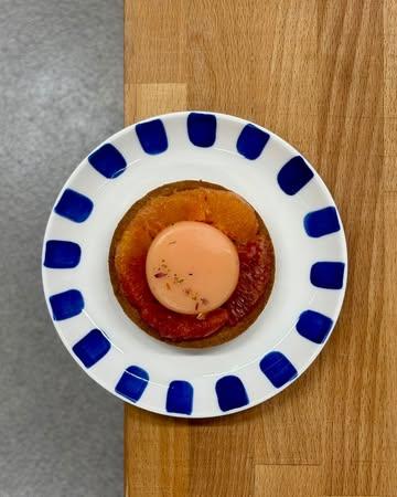 @bavril3 maakte dit taartje met bloedsinaasappel en hazelnootfrangipane, om jezelf of je geliefde te verwennen dit weekend! 
Met bloedsinaasappel via @koolmees_bioboerderij 

Enkel dit weekend!