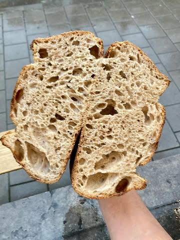 Morgen brood niet vergeten!
