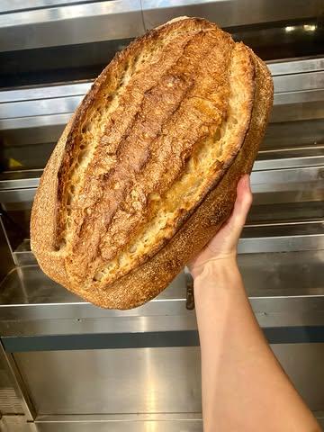Brood voor horeca! ✅

Deze is 1,6kg. Ideaal voor croque’s.
