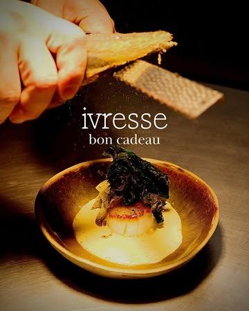 Offrez un menu dégustation en 5 services grâce à nos options cadeaux en ligne 💌 
Suivez le lien en bio et choisissez l’option « bon cadeau » pour un menu en 5 temps ou l’option « chèque cadeau » pour un montant au choix.