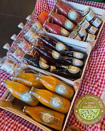 Du champ… au bocal ! 🥄🍅🍓🍹

À La Ferme du Maustitchi, nos légumes et fruits ne s’arrêtent pas à l’étal 🌾
Nous les transformons aussi avec soin pour vous proposer toute une gamme de produits fabriqués à partir des récoltes de la ferme :

🥣 nos soupes
🍓 nos confitures et gelées
🍅 nos coulis de tomates
🍹 nos sirops et jus
🍷 nos liqueurs
✨ et même notre Gin à la mirabelle

Une belle façon de retrouver les saveurs de la ferme autrement, de valoriser nos productions et de prolonger la saison dans vos cuisines… et vos apéros 😉

À découvrir au magasin de la ferme 💚

#LaFermeDuMaustitchi #ProduitsDeLaFerme #BioLocal #CircuitCourt #SoupeMaison #Confiture #CoulisDeTomates #JusArtisanal #Liqueur #GinMirabelle