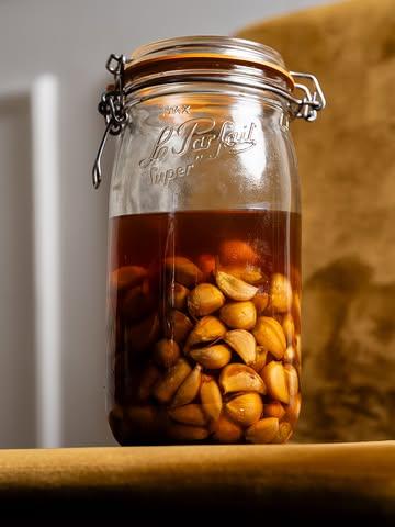 |PRODUIT|
Ail fermenté au miel.
ㅤ
Une fermentation utilisée dans certaines cultures depuis la nuit des temps.
ㅤ
Au cours du processus, les enzymes du miel interagissent avec les composants de l'ail, créant ainsi une mélange riche en nutriments.
Ce produit final hérite des vertus thérapeutique de ces deux éléments, tous en étendant leur palette de bienfait grâce à la fermentation!
Riche en enzyme et probiotique, puissant antioxidant, réducteur de la tension artériel, gestion du cholestérol, anti inflammatoire,...
ㅤ
Et surtout,... c'est délicieux!
ㅤ
----
Honey-fermented garlic.
ㅤ
A fermentation process used in some cultures since time immemorial.
ㅤ
During the process, the enzymes in honey interact with the components of garlic, creating a nutrient-rich mixture.
This final product inherits the therapeutic properties of both elements, while expanding their range of benefits through fermentation!
Rich in enzymes and probiotics, a powerful antioxidant, blood pressure reducer, cholesterol manager, anti-inflamatory,...
ㅤ
And for and foremost... It's delicious!
ㅤ
@equinoxlightphoto
ㅤ
#fermentation #fermentationanturelle #fermentationstation 
#nowaste
#tabledeterroir
#gastronomie #merryrestaurant #liege #foodlover #gaultetmillaubelgium #gastronomieliege