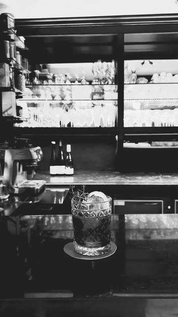 |DRINK|
Cocktail of the day - Mezcal, hibiscus, rosemary
ㅤ
#picking #pickingwildflowers #ceuillette #plantessauvages  #homemadedrinks