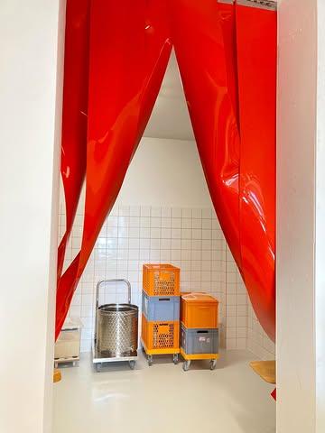 Ever wondered what goes on behind the scenes at FIGA? 🫧🧪🔬

Saturday the 2nd of May we are opening our doors to the public together with the other ateliers of Apollo.150. 

Come watch the brewing process up close, learn about fermentation and kombucha brewing, and taste our kombucha straight from the source. 

Whether you’re a long-time FIGA fan or just kombucha-curious, you’re more than welcome. Come say hi, ask questions and leave with a whole new appreciation for what’s in your bottle.

📆 Saturday the 2nd of May
⏰ 11:00 - 17:00
📍Apollostraat 150A, Berchem

See you then?

#getbubbly #stayfermented
