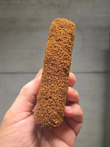 Voilà une vraie bonne crasse ! 
Du bon poisson, de la gourmandise, et voilà le résultat : 
un magnifique croqfish disponible au comptoir.
#poisson #friture #