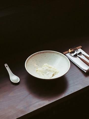 Saint-Jacques / Yaourt / Raifort 

Au menu en ce moment !

Noix de Saint-Jacques nacrées
Voile de yaourt et Saint-Jacques
Neige de yaourt 
Sphérification yaourt et raifort 

Merci à :
@eva.kengen pour les assiettes
@lacoquillequiclaque pour les coquilles
@mariebodellephotographe pour les photos