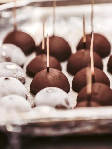 Retour sur notre entremets Chocolat et Anchois.

Merci à Adri pour cette réalisation.