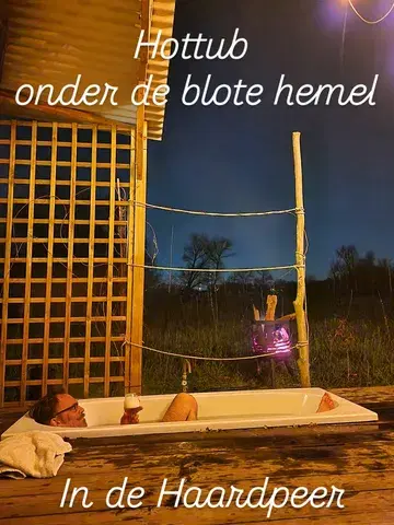De Hottub in de Haardpeer is de hemel in het paradijs. Onder de blote hemel met zicht op de volle maan.

Reserveren @strackxhoeve

#hottubwithaview
#hottubchalet #vakantiehuisje #vakantiehuisjemethottub 
#boerderijvakantie