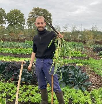 We plannen een extra info moment op zaterdag 25 april!

Op vraag van onze leden plannen we een nieuw info moment op zaterdag 25 april om 14u00. Vanaf volgende week woensdag 29 april gaat het seizoen van start en kan je opnieuw op de boerderij en in onze afhaalpunten terecht voor onze groentepakketten. Wil je graag inschrijven maar heb je nog vragen? Dan ben je heel erg welkom op ons info moment!

Op zaterdag 25 april om 14u00 organiseren we een info moment op de boerderij. We vertellen je graag meer over onze werking en beantwoorden al je vragen.

Nu al inschrijven voor een groentepakket? Dat kan via onze website: https://strackxhoeve.be/winkelen/