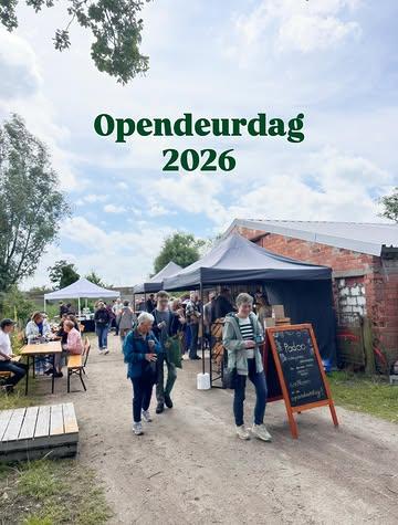 ✨ Even terugblikken op een geslaagde opendeurdag…

🍄 Meer dan 300 bezoekers
🍄 12 volgeboekte rondleidingen
🍄 Een hele bende nieuwe plukkers aan onze plukstand
🍄 Ontelbaar veel risotto’s en maitakekroketten gebakken… en in een mum van tijd opgegeten 😋
🍄 En dan hebben we het nog niet over alle zwammen die vandaag in jullie keukens geëerd worden 😄

Een dikke dankjewel aan @vegamuze voor de heerlijke paddenstoelenshoarma en de verrassend lekkere shiitakebrownies 🤎

En een extra merci aan @compliments.of.nature.a voor de onweerstaanbare paddenstoelenpickles 💚

Het paddenstoelenseizoen loopt stilaan op zijn einde… maar noteer nu al zondag 4 oktober in je agenda, want dan vieren we samen ons allereerste Oogstfeest! 🍄🥳

#paddenstoelen #opendeurdag #korteketen #bio #oogstfeest