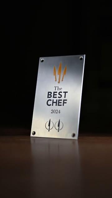 Ce qui nous fait avancer chaque jour, c’est cette envie d’évoluer.
Avec notre équipe, nous partageons un même objectif : partager notre passion avec vous.

Merci à @thebestchefawards de faire rayonner notre travail à travers le monde 🔪🔪

🇬🇧 What drives us every single day is this constant desire to evolve.
Together with our team, we share one goal: to share our passion with you.

Thank you to @thebestchefawards for making our work shine around the world.

🎥 Thank you @anthonyflorio  for capturing these precious moments.

@ercolinicassandre 
@mezni_khalil1 

#thebestechef #twoknives #dreamteam #teambozarrestaurant #teampower #bozarrestaurantpower #bozarrestaurant #karentorosyan