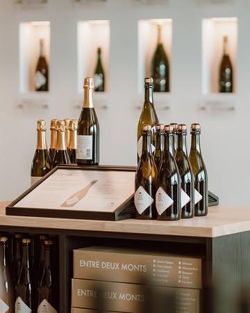 𝐆𝐞𝐧𝐢𝐞𝐭 𝐯𝐚𝐧 𝐡𝐞𝐭 𝐥𝐚𝐧𝐠 𝐰𝐞𝐞𝐤𝐞𝐧𝐝! 

In het verlengd Hemelvaartweekend openen we onze deuren opnieuw. Wees welkom in onze belevingsweide, wijnbar & shop.

𝐎𝐩𝐞𝐧𝐢𝐧𝐠𝐬𝐮𝐫𝐞𝐧:
> Donderdag 14 mei van 10u-17u
> Vrijdag 15 mei van 14u-17u
> Zaterdag 16 mei van 10u-17u
> Zondag 17 mei: uitzonderlijk gesloten