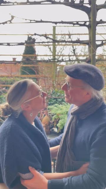 Bij ons is het elke dag Valentijn! Dat goed gevoel willen we graag met jullie delen. Daarom schenken we jullie morgen onze liefde, in de vorm van een Saint Yves kaasje. #valentijn #valentin #amor #liefde #amour