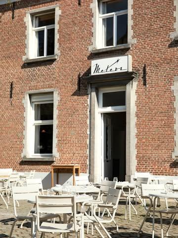 De tijd gaat te snel. Het lenteweer is alweer daar 🌞. Ons terras is open. Kom vrijdag genieten van de zon én onze lunch!