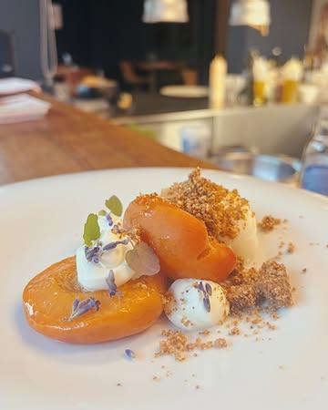 𝗡𝗢𝗨𝗩𝗘𝗟𝗟𝗘 𝗦𝗘𝗠𝗔𝗜𝗡𝗘 avec 𝑩𝒂𝒈𝒖̀ 🍴 | Quelques places sont encore disponibles cette semaine, alors n’attendez plus ! Réservez votre table en terrasse pour profiter de ce temps ! Le soir, c’est délicieux ! 🌞🍽️

 📞 +32 498 48 68 07