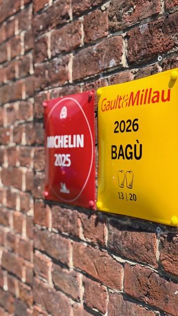 ✨ Michelin 𝟐𝟎𝟐𝟔

Elle est arrivée : Notre plaque @michelinguide 2026 a trouvé sa place chez 𝑩𝒂𝒈𝒖̀ ! 

Une belle reconnaissance qui nous encourage à poursuivre notre quête d’excellence, avec la même passion et la même envie de vous faire vivre une expérience bistronomique unique.

Merci à nos partenaires et à vous, qui rendez cette aventure possible au quotidien. ❤️