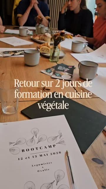 Retour sur les 2 jours de formation "Bootcamp végétal" donnés par @ariane_roques et @julesetgreen de @legumistes dans les locaux de @oxaliscuisinevg 
Ariane et Julienne sont venues tout droit du sud de la France pour nous partager leur savoir hautement savoureux. C'était aussi l'occasion pour moi de découvrir les locaux d'Oxalis, la première école de cuisine végétale en Belgique. 

Nous avons réalisé de nombreux plats réalisés avec des techniques saines sans pour autant compromettre sur le goût et les couleurs dans l'assiette. 

Merci à Corentin d'Oxalis, Ariane et Julienne de Légumistes mais aussi à tous.tes les participant.es pour leur bonne humeur et leur enthousiasme. Petit clin d'œil en particulier à mon amie Geraldine de @eatprettybehappy avec qui on a bien ri 😁

C'était bien trop court et j'ai déjà hâte de mettre plein de nouvelles techniques en application.

#cuisinedurable #chefadomicile #chefprive #cuisinevegetale #retreatchef