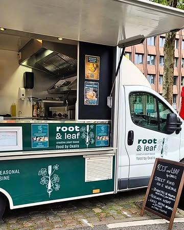 🚚🌿 Où nous trouver cet été ?

ROOT & LEAF prend la route pour vous retrouver sur les plus beaux événements de la saison. Au programme : kebap, croquettes de fromage végétales et glaces artisanales — 100% végétal, 100% savoureux.

📍 Voici nos dates :
🌲 @noname_lanaturefestival — Baraque Fraiture 18 → 21 juin
✈️ @belgianairforcedays — Base aérienne de Florence 27 & 28 juin
🎶 @esperanzah_festival — Abbaye de Floreffe 31 juillet → 2 août
🌱 @vegansummerfest @bevegan.be — Gand Expo 23 août
✊ @les_solidarites — Citadelle de Namur 4 → 6 septembre

On se retrouve là-bas 👋

#foodtruck #plantbased #streetfood #belgium