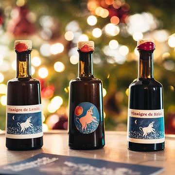 🎁 Pack de Noël dispo sur le site ! 🎄
Il réunit trois essentiels ultra gourmands : Lambic, Kriek et Abricot 🍒🍑Ettttt comme je ne vous laisse pas  tomber en cuisine 👩‍🍳💛, j’ai glissé un livret de recettes offert directement dans le pack ✨
De quoi se régaler, trinquer et cuisiner tout l’hiver ❄️
Voilààà… 😘

Photo @emiledsl_