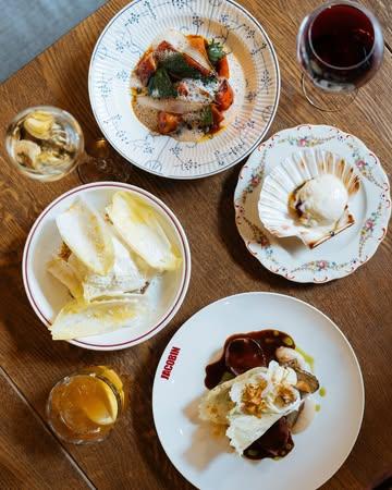 Groot denken, klein delen.
Bij Jacobin schuif je mee aan tafel, om smaken te delen en glazen te klinken.

➪ 𝗦𝗵𝗮𝗿𝗶𝗻𝗴 is onze favoriete taal.