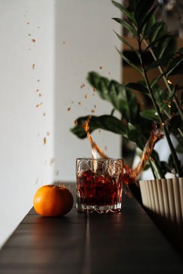 Er zijn dagen voor zoet. En er zijn dagen voor 𝗡𝗲𝗴𝗿𝗼𝗻𝗶. 🍊 

➪ Jij kiest. Wij shaken.