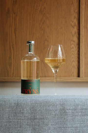 Ook zonder alcohol blijft het een glas vol beleving. Deze alcoholvrije FRYNS doet niet onder, integendeel. Hij is kruidig, floraal en net zo feestelijk als de rest van de tafel. ;-) 

 Ⓙ In je glas? Fris, complex en helemaal mee met z'n tijd.

@fryns_distillery