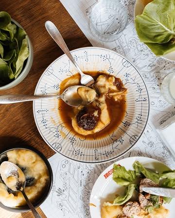 Het begon heel netjes, en dat duurde ongeveer 5 minuten. ;-) #lefoodingforkids Le Fooding for kids loopt nog t.e.m. 27 mei! Hierbij geniet je van een family sharing menu aan €30/pp. Swipe for the aftermath. 🤪

@lefooding
@popote.bebe