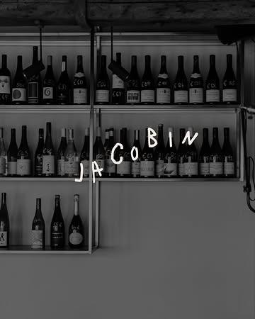 Onze 𝘄𝗶𝗷𝗻𝗸𝗮𝗮𝗿𝘁 staat nooit stil. 🍷 Nieuwe flessen, onverwachte pairings & altijd iets dat perfect past bij wat er op je bord ligt. We gaan altijd op zoek naar nieuwe toppers die matchen met waar jij zin in hebt.

Sommige schenken we per glas. Andere hou je liever gewoon de hele avond op tafel. ;-)