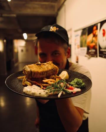 This is the story all about geuze, and how we ended up creating what was probably our best plant-based pairing menu yet, through the close collaboration of @shut.your.waffle and @dennis.vansant, the help of the @belmundobxl team, and the wonderful bottles of @brasseriecantillonofficiel.

We started with our signature kojified beet, a beer cracker made with spent grains from Cantillon, a little faux Boursin snack with homegrown herbs, and a surprise palate cleanser in the form of a 5-year-old shiso leaf marinated in apple vinegar. Paired with fresh lambiek straight from the barrel and a Zwans 2021 Parasol 

Then came a fermented white asparagus croquette in a white asparagus sauce, topped with young asparagus and paired with a Magnum Geuze from 2014.

The second entrée was the Rock-n-Roll Ballekes, which will soon get their own post for @chaud.boulette, paired with a Cantillon Kriek from 2022.

Then we committed a little heresy, but honestly… it turned out to be a complete banger. We transformed the much-loved and highly sought-after Mamouche into a sorbet.

The main dish was, in my opinion, the perfect balance between technique and comfort food, made possible through Jeremy’s vision: tofish and fermented fries with a tartar sauce built around pickled elderflower buds. What a delight. Paired with Cantillon Nath 2025.

By the time dessert arrived, people were already completely full, but somehow nobody resisted the rhubarb, Japanese knotweed and vanilla custard trifle paired with Cantillon Sang Bleu 2025.

Thanks again Dennis and Jeremy for co-hosting this lovely dinner. Let’s see if we manage to organise a third one soon.