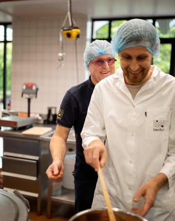 Cooking up something special with none other than Brussels’ finest chocolatier, @fredericblondeel (Gault & Millau's Chocolatier of the Year 2025)! 🍫✨ Frederic and Steven (our founder) teamed up for a passata dish… or, rather, Frederik did the cooking while Steven did a great job getting in the way. 😆

Afterwards, we dug into the delicious creation with Frederik and his amazing colleague Eloïse—true passata fans, just as we’re true fans of their chocolate and ice cream. 🍅🤝🍫

And psst… we might just be sharing the recipe soon!

📸: @liesengelenphotography