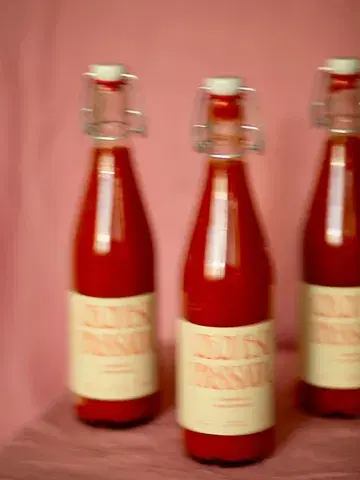 Specialty passata. 
New bottles.
Same sunshine.

Gift them. Cook with them.
Love them. 🍅

Available at our partners & passata.be

@mondedesmillecouleurs , @de_blauwe_spie @fermenthingsbe , @schapenmelkerij_bosschelle , @nieuwevaart
📷 @liesengelenphotography