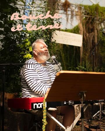 Les bonnes choses prennent du temps. So does our programme. What we can tell you: Er is vuur, il y a de l'eau, er is eten, there will be movement, music and things made by hand, Et oui, il y aura des tomates. Can't wait to know more? Neither can we. Stay tuned — we'll drop it like it's hot

Reserveer nu. Limited tickets. Unlimited experience. bouche-terre.be

Curated by Ceci est Passata & Le Monde des Mille Couleurs. Rooted together with Leader Westhoek.