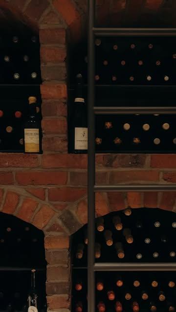 New on the à la carte list
Bourgogne, terroir & elegance

𝗖𝗮𝗺𝗶𝗹𝗹𝗲 & 𝗚𝘂𝗶𝗹𝗹𝗮𝘂𝗺𝗲 𝗕𝗼𝗶𝗹𝗹𝗼𝘁✨

Ask your favourite sommelier @lies_farasyn 
for the story behind the bottle. 

#thisisrebelle #bourgogne #winelist #michelinstar