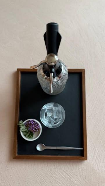 Three picks from our current house drink list: 

𝗩𝗲𝗿𝗯𝗲𝗻𝗮 𝗠𝗶𝗻𝘁 𝗦𝗼𝗱𝗮
A refreshing soda made with cold-infused verbena mint from our garden and juniper berries.

𝗕𝗹𝗮𝗰𝗸𝗰𝘂𝗿𝗿𝗮𝗻𝘁 𝗪𝗼𝗼𝗱 & 𝗥𝗵𝘂𝗯𝗮𝗿𝗯
A bittersweet, complex, spiced drink made with blackcurrant wood tea, rhubarb, and blackcurrant juice.

‘𝗖𝗶𝘁𝗿𝘂𝘀 𝗕𝗹𝗶𝘀𝘀’
A blend of citrus juices: kalamansi, bergamot, lemon, and iyokan topped with a light lime foam.

#thisisrebelle #alcoholfree #michelin