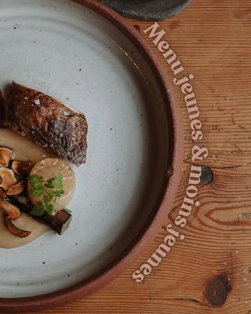 ✨ Menu jeunes & moins jeunes - 3 services ✨

Chez Hors-Champs, nous avons à cœur de rendre notre cuisine accessible pour toutes les générations.

On a imaginé un menu pour ceux qui débutent… et ceux qui maîtrisent déjà bien la vie 🙈

Offre : Menu 3 services
Entrée • Plat • Dessert
+ Apéritif offert

💶 65€ par personne
(Eau, vins et cafés non inclus)

📅 Disponible les mercredis & dimanches
👤 Pour les -30 ans & +65 ans

Une formule pensée pour se faire plaisir, découvrir, partager… sans compromis sur la qualité, ni sur l’expérience.

Parce que la gastronomie se vit à tout âge 🤍