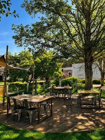 Le soleil revient enfin… et notre terrasse reprend vie ☀️

Ce week-end, la météo s’annonce magnifique et il nous reste encore quelques places vendredi et dimanche midi pour profiter d’un délicieux repas dans notre beau jardin 🌱

☎️ 00 32 81 34 10 97