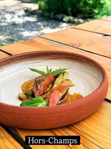 Hors-Champ is the vision of chef Stefan Jacobs. In this unpolished setting, simplicity and warmth go hand in hand, with a kitchen that highlights the richness of local products, some of which are even grown on-site in the farm’s garden. This garden and his local producers, embodies the chef’s sustainability philosophy and gives every dish an authentic expression.  #hors-champs #craftmanship #restaurant #terroir